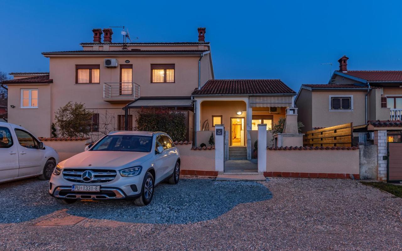 Sweet House With Free Parking Villa Pula Exteriör bild